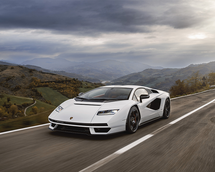Countach LPI 800-4 Debuts on the Road
