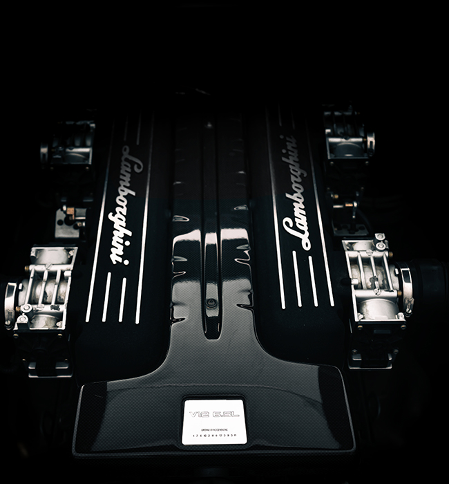 Lamborghini Murciélago: the first V12 engine of the new millennium