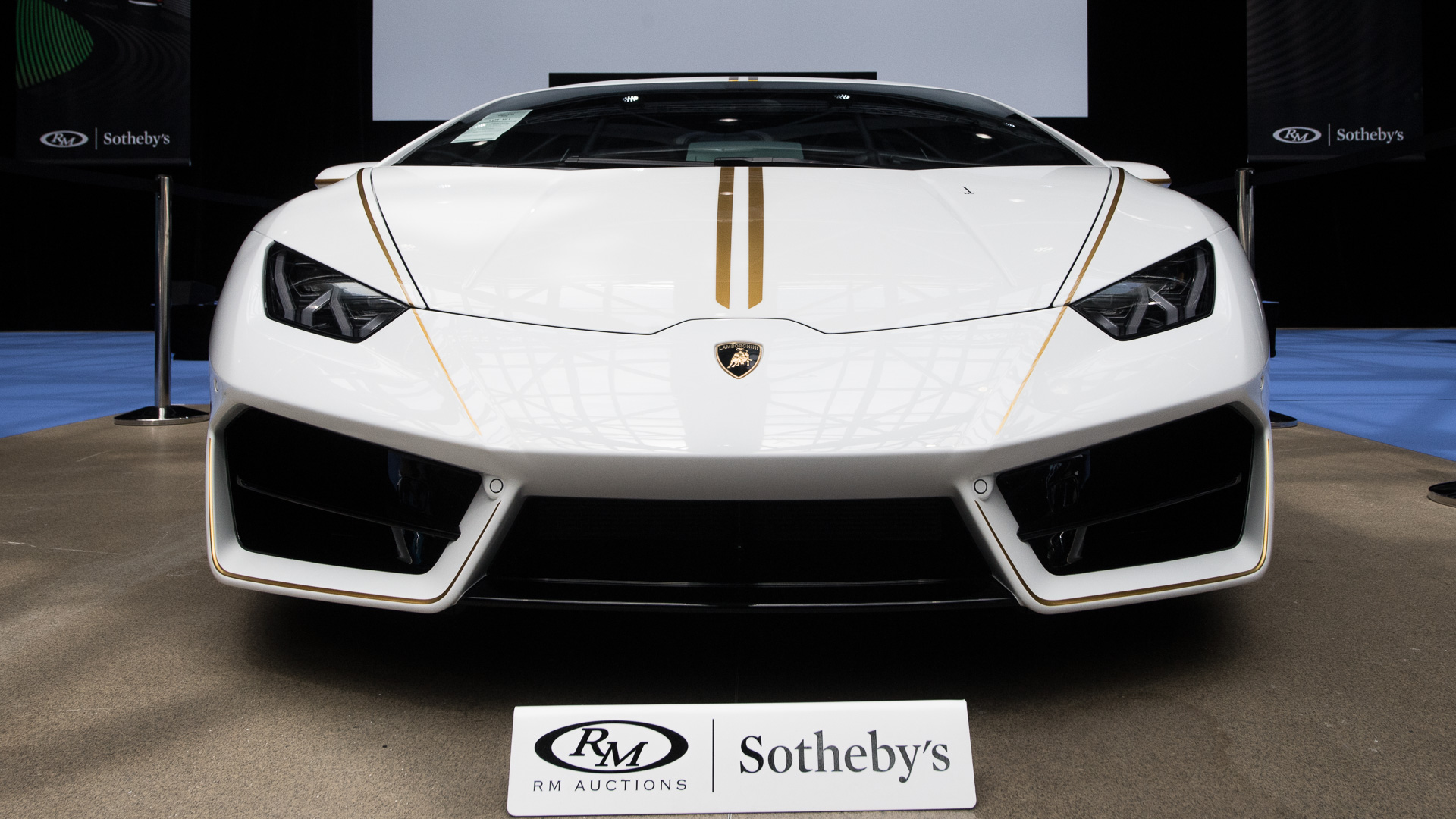 Foran dig fjerkræ farvestof Pope Francis' Huracán: auction proceeds donated to charity